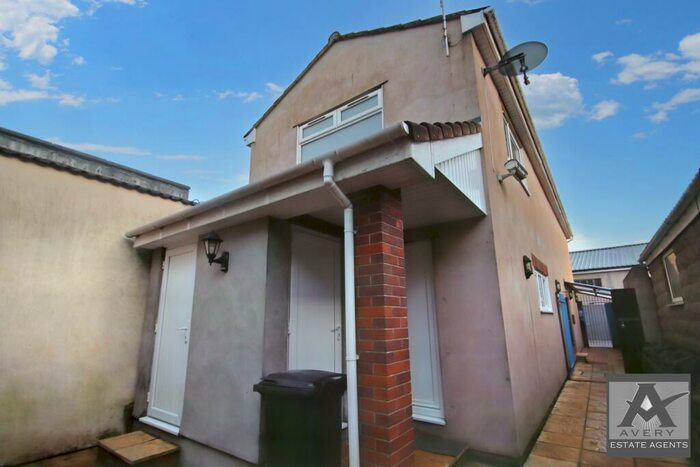 2 Bedroom Flat To Rent In High Street, Worle, BS22