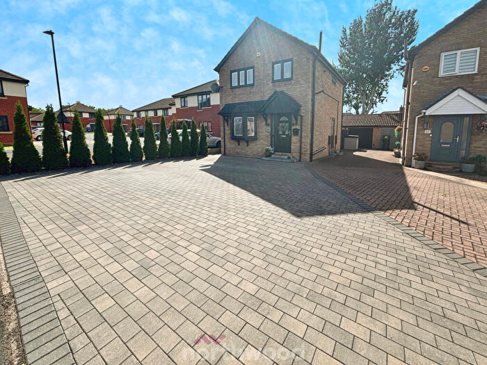 3 Bedroom Detached House For Sale In Hoddesdon Crescent, Dunscroft, Doncaster, DN7