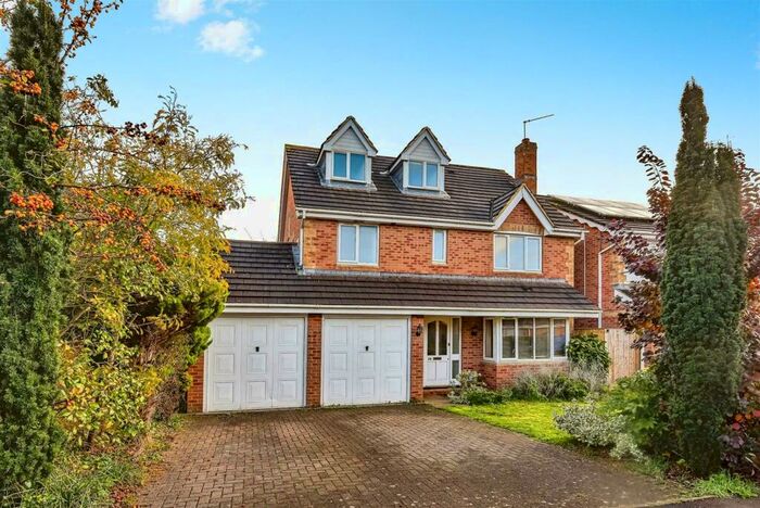 5 Bedroom Detached House For Sale In Kings Avenue, Chippenham, SN14