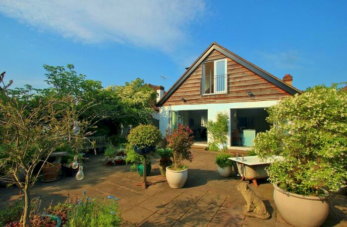 4 Bedroom Detached Bungalow To Rent In Worcester Park, KT4