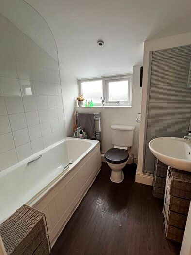 2 Bedroom Flat To Rent In Barlow Moor Road, Manchester, M20