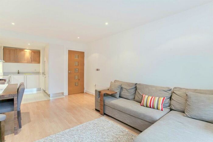 1 Bedroom Apartment To Rent In Howard Building, Queenstown Road, London, SW11