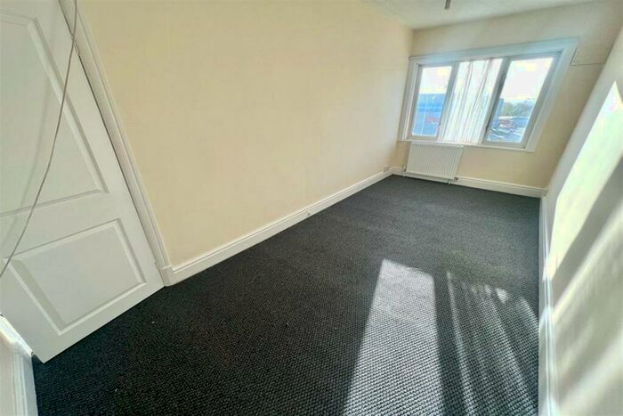 1 Bedroom Flat To Rent In Room, Shirley, SO15