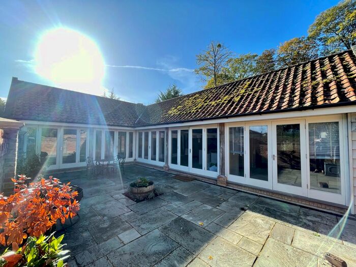 3 Bedroom Barn Conversion To Rent In Chequers Lane, IP25