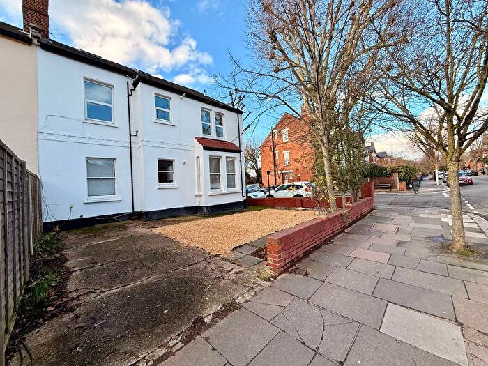 1 Bedroom Maisonette For Sale In Mount Park Road, Ealing, London, W5