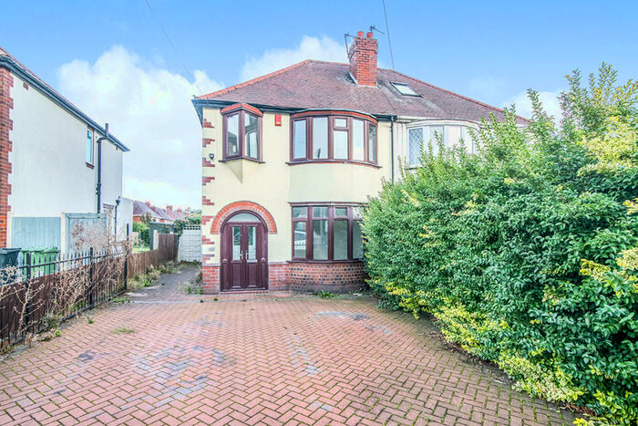 3 Bedroom Semi-Detached House To Rent In Sedgley Road, Dudley, West Midlands, DY1