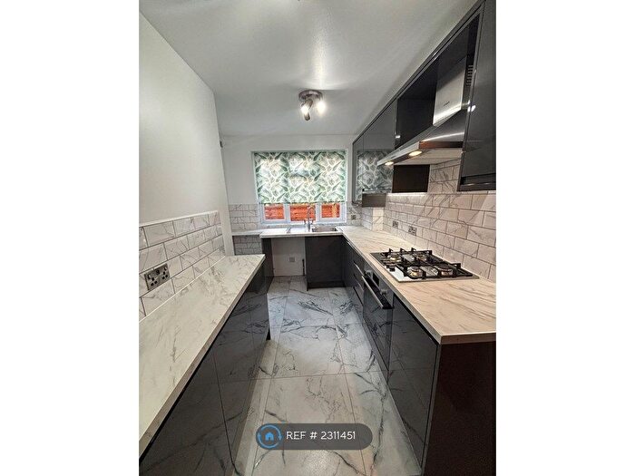 2 Bedroom Flat To Rent In Siddons Road, London, N17