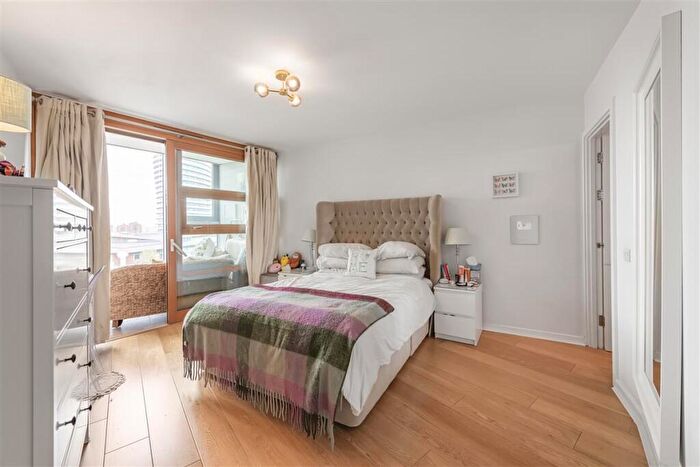 1 Bedroom Flat To Rent In Lombard Road, SW11