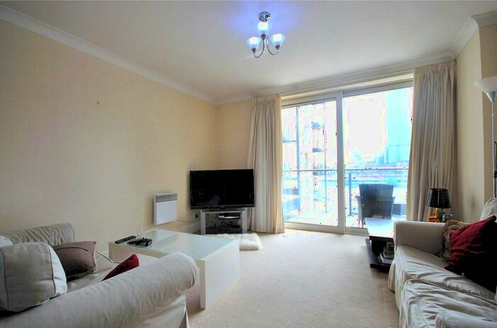 2 Bedroom Flat To Rent In Boardwalk Place, South Quay, E14