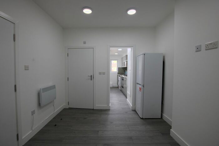 1 Bedroom Flat To Rent In High Road, Willesden, London, NW10