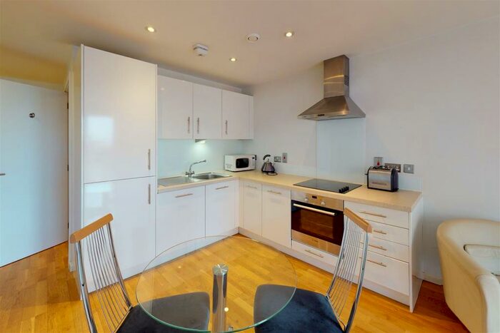 Studio To Rent In Woking Town Centre, GU21