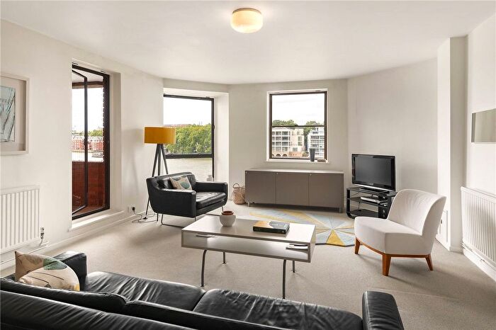 1 Bedroom Flat For Sale In Riverside Court, Nine Elms Lane, Battersea, London, SW8