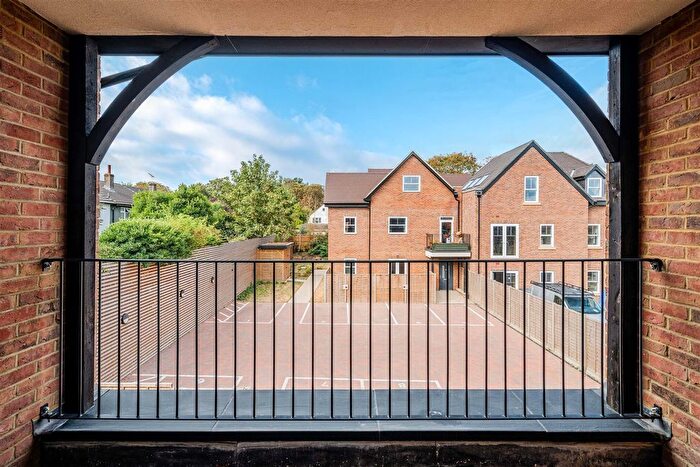 2 Bedroom Flat For Sale In Malden Road, Cheam, SM3