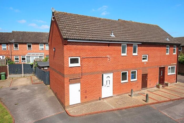 3 Bedroom Semi-Detached House For Sale In Skoner Road, Clover Hill, Norwich, NR5