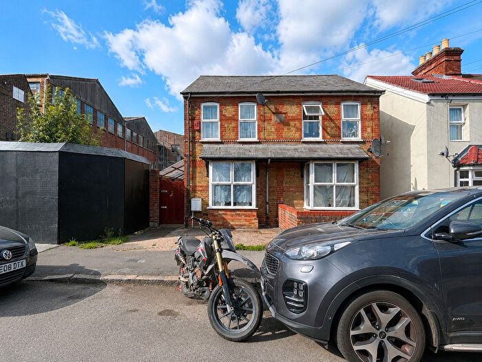 1 Bedroom Flat To Rent In Abercromby Avenue, High Wycombe, HP12