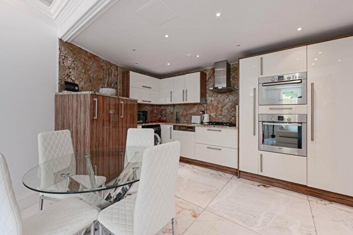 2 Bedroom Flat To Rent In Carlyle Court, Chelsea Harbour, Chelsea, London, SW10