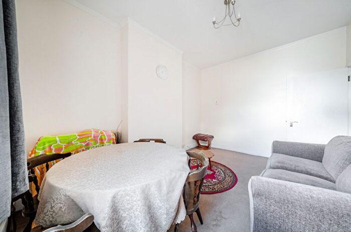 1 Bedroom Flat For Sale In Tweedy Road, Bromley, BR1