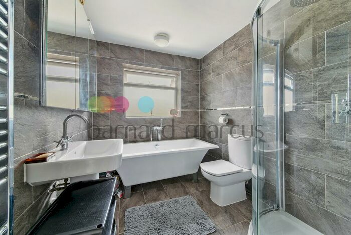 2 Bedroom House To Rent In Sundale Avenue, South Croydon, CR2