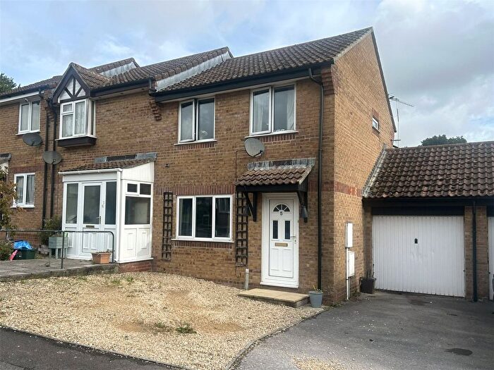 3 Bedroom End Terrace House For Sale In Englands Way, Chard, Somerset, TA20