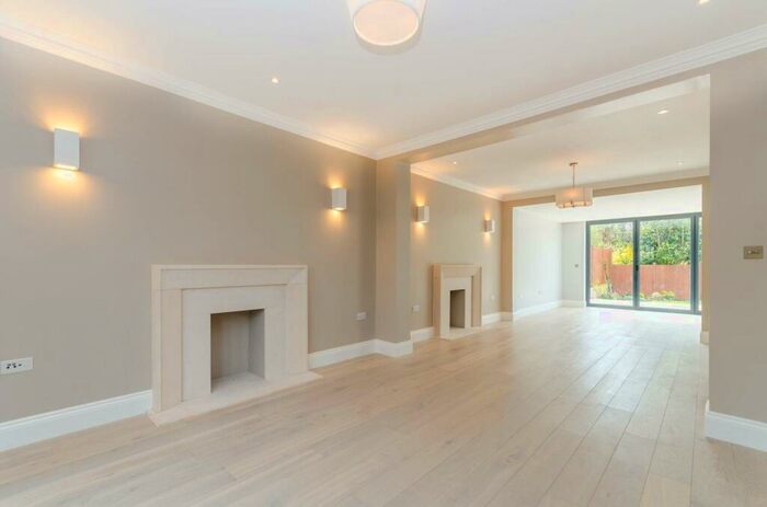 5 Bedroom House To Rent In Crooked Usage, Finchley, London, N3