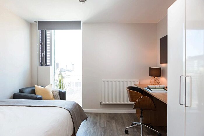 Studio To Rent In Great Suffolk Street, London, SE1