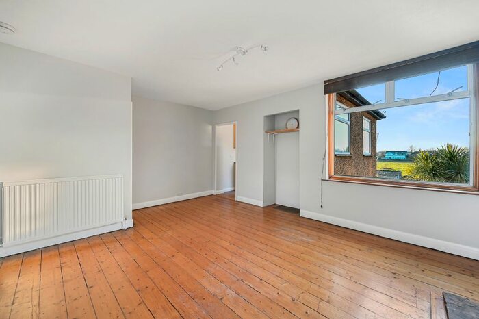 2 Bedroom Maisonette To Rent In Penton Avenue, Staines, TW18