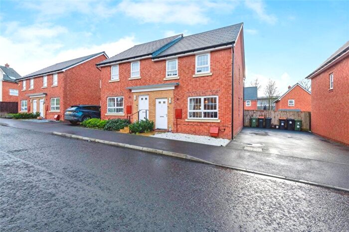 3 Bedroom Semi-Detached House For Sale In Alexander Way, Leighton Buzzard, Bedfordshire, LU7