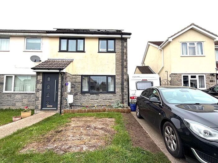 3 Bedroom End Terrace House For Sale In Oakfield Road, Street, BA16