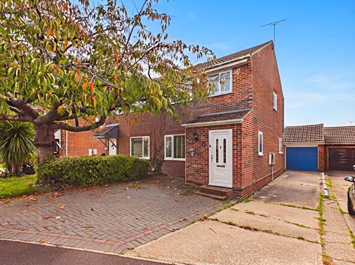 3 Bedroom Semi Detached House For Sale In Cowdrey Close, Willesborough, Ashford, TN24