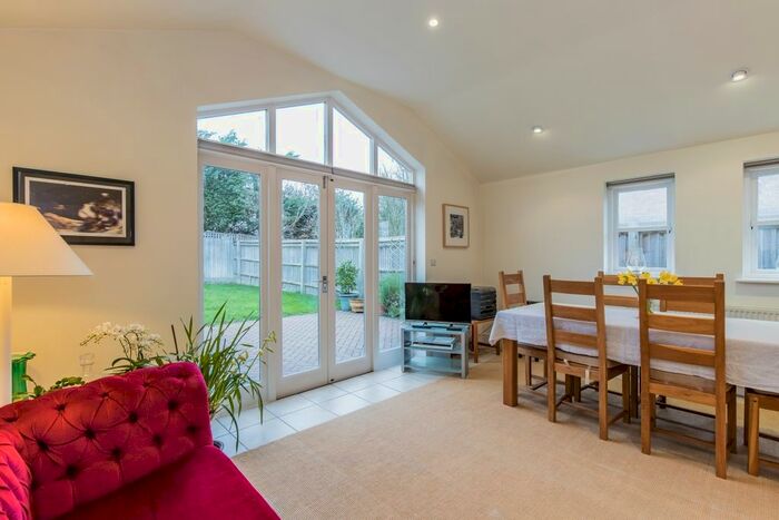 4 Bedroom Semi-Detached House To Rent In Victoria Road, Oxford, OX2