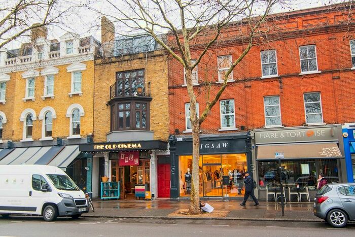 2 Bedroom Flat To Rent In Chiswick High Road, Chiswick, London, Uk, W4
