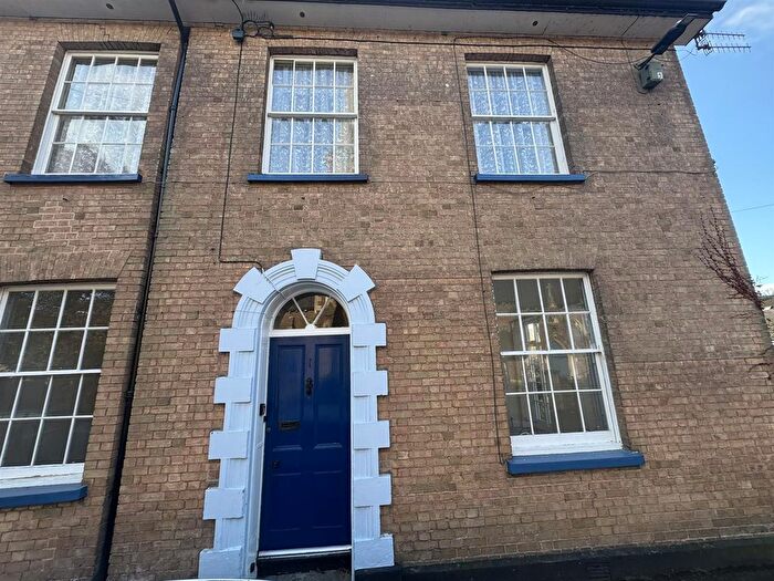2 Bedroom Flat To Rent In St Paul's Square, Tiverton, EX16