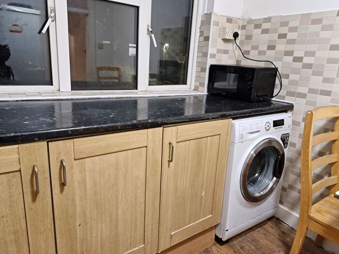 3 Bedroom Flat To Rent In Kingsbury Road, London, NW9