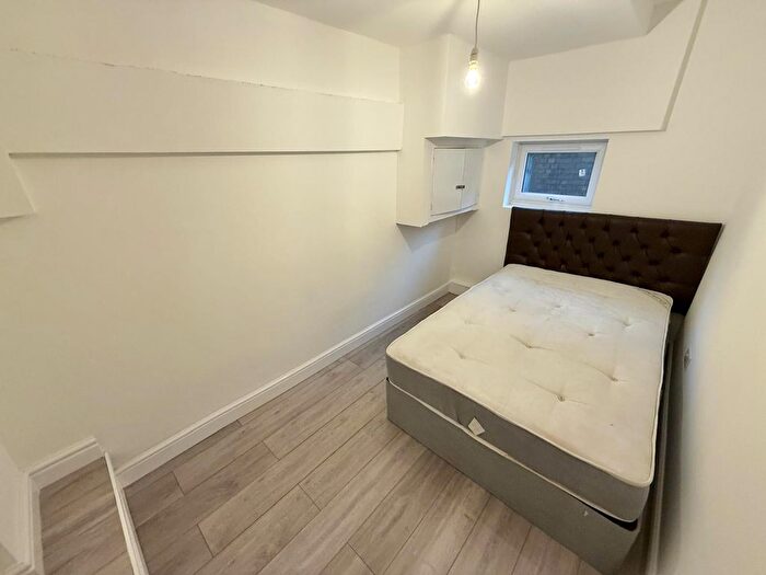 3 Bedroom Flat To Rent In Lewisham Way, London, SE14
