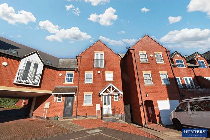 3 Bedroom End Of Terrace House For Sale In Newgate End, Wigston, LE18