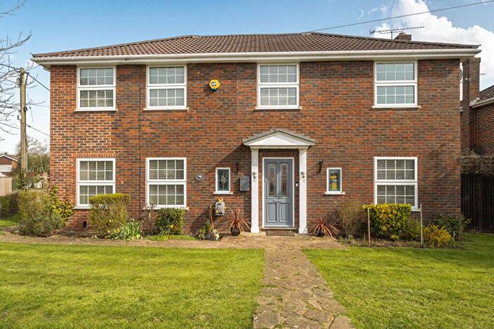 4 Bedroom Link Detached House For Sale In The Orchard, Flackwell Heath, High Wycombe, Buckinghamshire, HP10