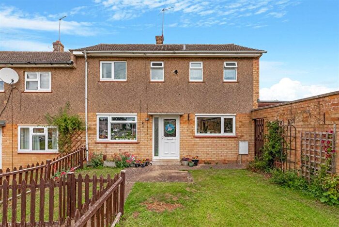 4 Bedroom House For Sale In Castle Way, Barton Seagrave, North Northamptonshire, NN15