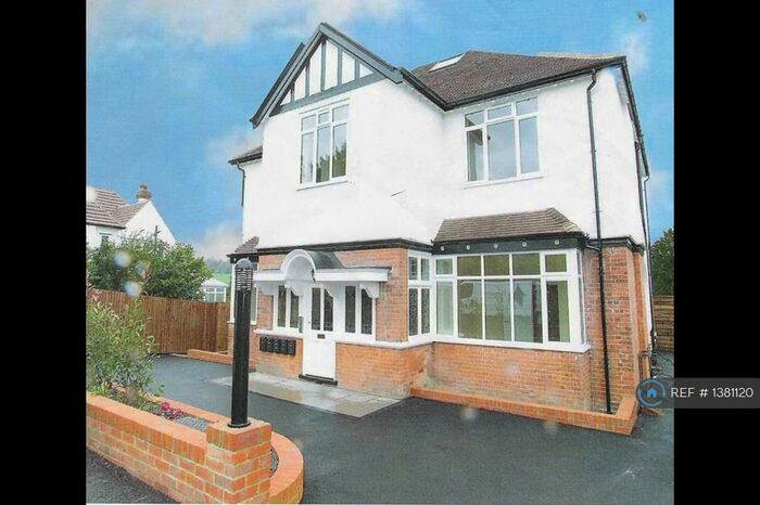 1 Bedroom Flat To Rent In Downs Road, Coulsdon, CR5