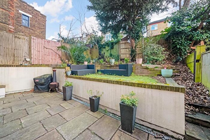2 Bedroom Apartment To Rent In Upland Road, East Dulwich, London, SE22