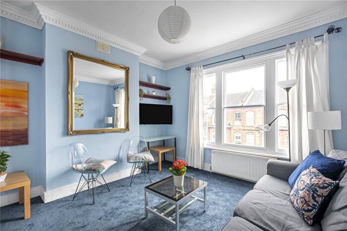 3 Bedroom Flat To Rent In Sandmere Road, Clapham, SW4