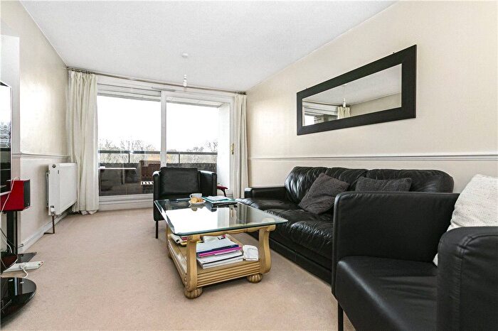 3 Bedroom Flat To Rent In Justin Close, Brentford, TW8