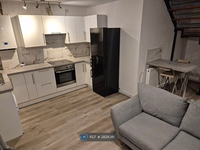 2 Bedroom Semi Detached House To Rent In Lindsey Court, Lincoln, LN5