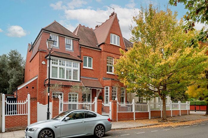 6 Bedroom Semi-Detached House For Sale In Bedford Road, Chiswick, W4