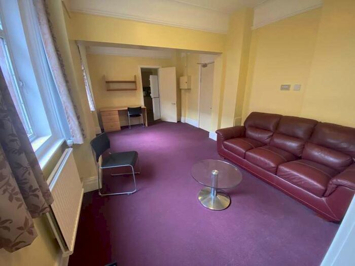 1 Bedroom Flat To Rent In Brantingham Road, Manchester, M16