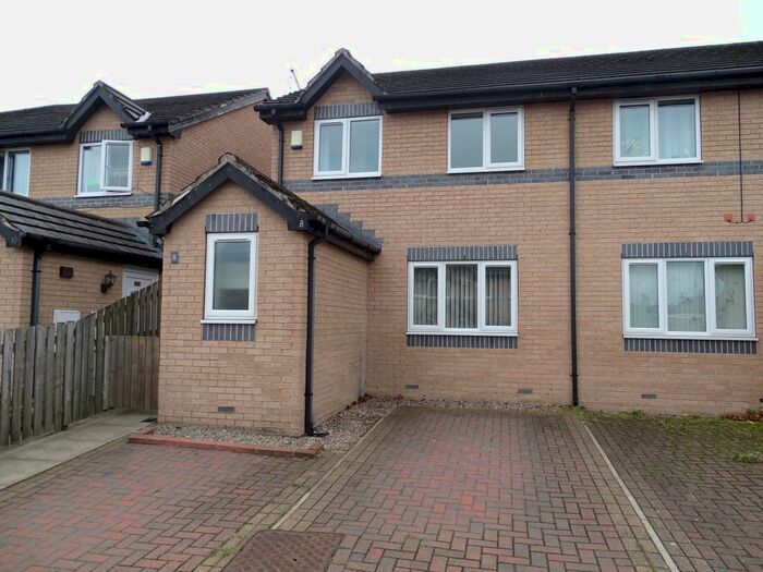 3 Bedroom Semi-Detached House To Rent In Birchwood Gardens, Bradford, West Yorkshire BD10