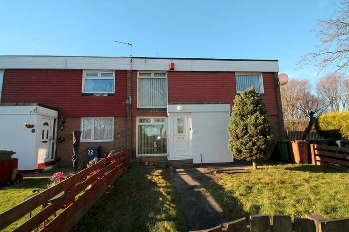 2 Bedroom Ground Flat To Rent In Fell Close, Albany, Washington, NE37