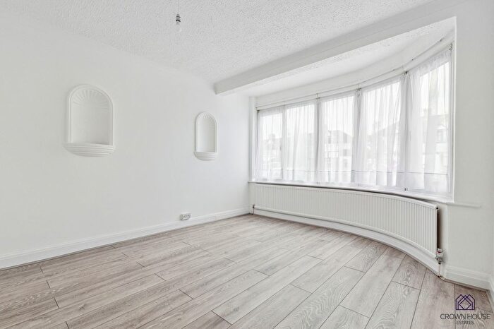 4 Bedroom Semi-Detached House To Rent In Kenton Lane, HA3