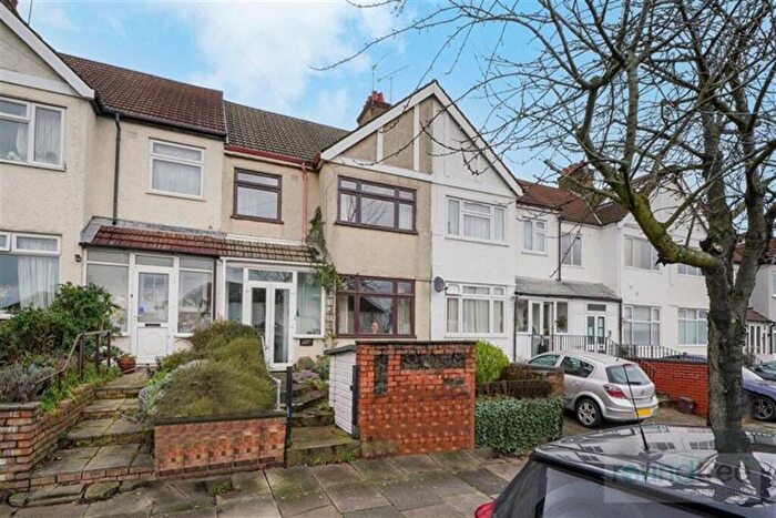 3 Bedroom House For Sale In Park Road, Hendonm, NW4