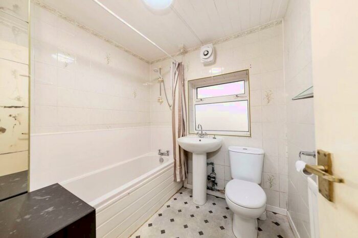 2 Bedroom Property To Rent In Queens Road, NE2