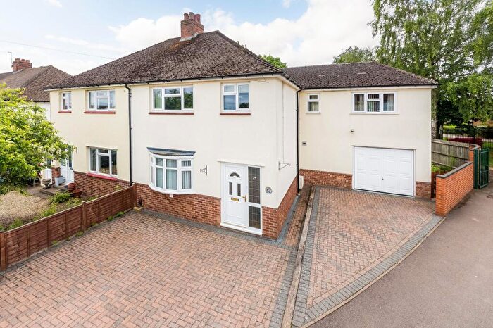4 Bedroom Semi-Detached House For Sale In Grundy Crescent, Kennington, OX1